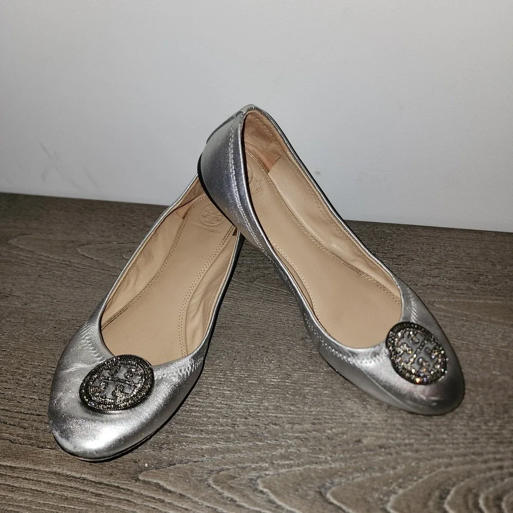 Tory Burch Liana Rhinestone Logo Silver Metallic Leather Ballet Flats Size 8.5